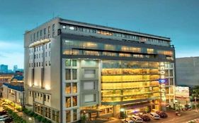 Amos Cozy Hotel Melawai